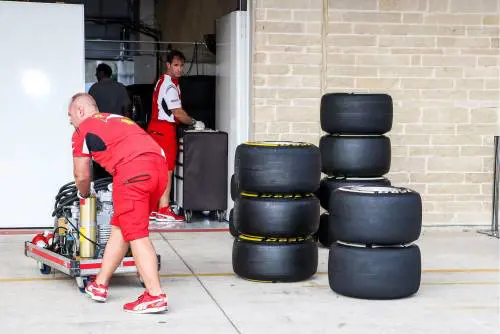 F1 spendacciona e ingorda. E così si brucia sulla griglia