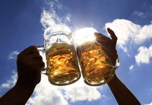 L'aumento delle accise prosciuga la birra: consumi a picco nei mesi estivi