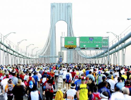 C'è la maratona di New York ma gli italiani corrono via