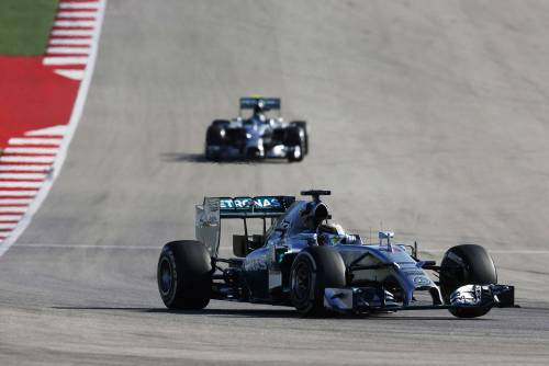 Gp Russia: Rosberg in pole, quarto Vettel