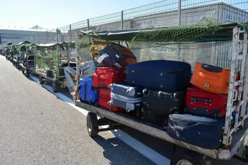 Rivoluzione negli aeroporti. Se il bagaglio arriva in ritardo adesso scatta la penale