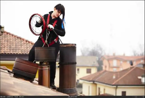 Ha lasciato il posto fisso per fare la spazzacamino