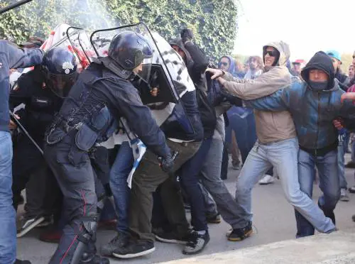 Ecco le nuove regole del Viminale: così gli agenti fronteggeranno i violenti