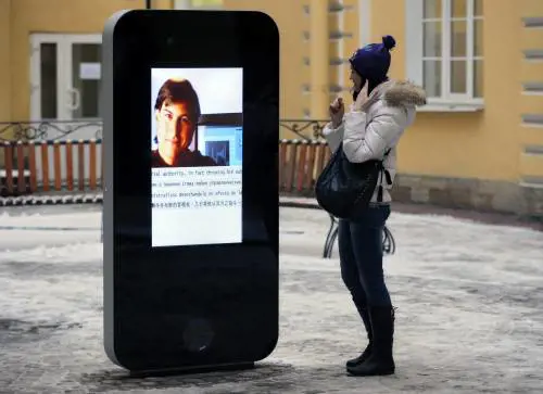 "Tim Cook è gay": San Pietroburgo rimuove il monumento a Steve Jobs