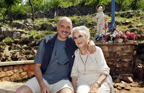 Il web sfotte Brosio per un post sulla Madonna di Medjugorje