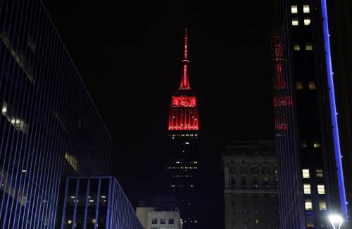 Empire State building rosso