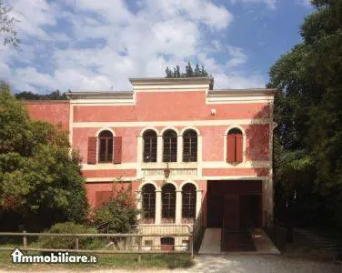 La musica è finita: le ex discoteche vanno in vendita sul web