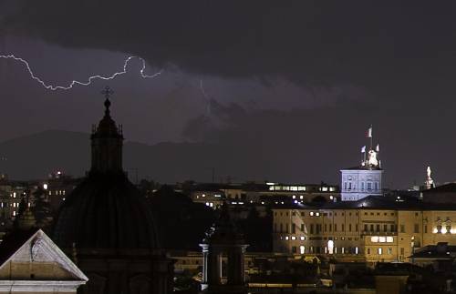Nubifragio, paura nella Capitale. Oggi a rischio Veneto e il Sud