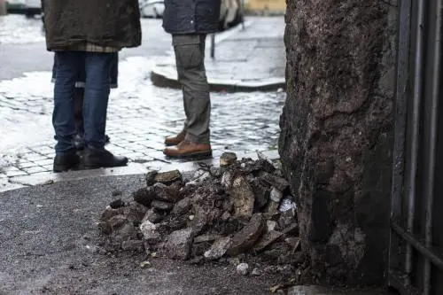 Porta Pia, crolla pezzo di muro