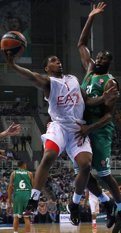 E intanto nel basket è 7 (ko) su 7. Armani compresa