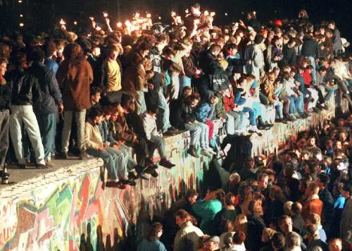 Ridi, compagno... le risate clandestine che hanno seppellito il Muro di Berlino