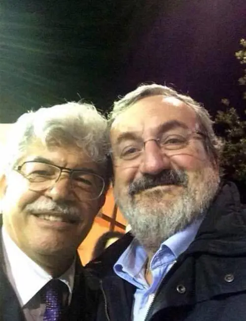 Il Razzi-smo radical chic vietato fare selfie con Razzi
