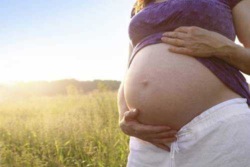 Donna incinta non può  salire a bordo di un aereo: "Rischia di partorire in volo"
