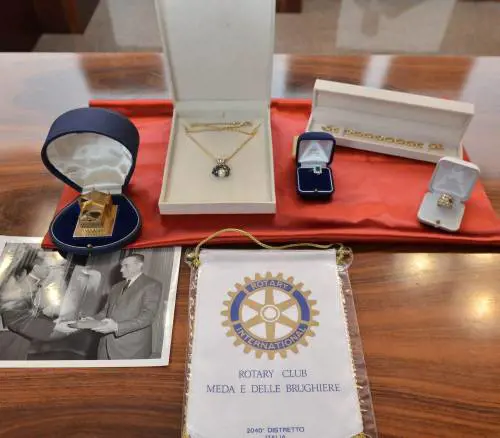 Oggetti da 50 euro fino a una miniatura da 5mila