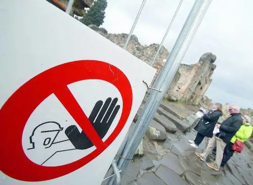 Sgominata una banda di tombaroli. Aveva rubato affreschi di Pompei