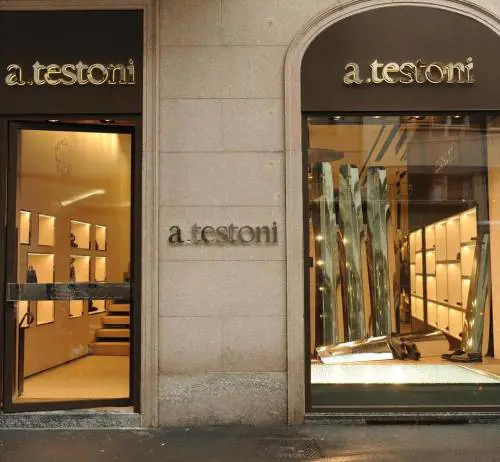 Festa in Montenapoleone per il nuovo negozio Testoni