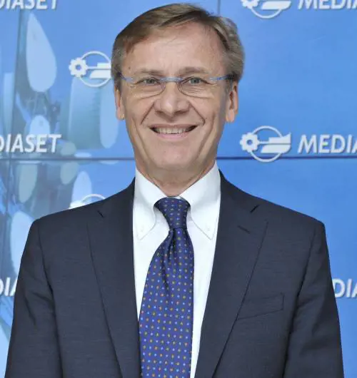 Mediaset scorpora la pay tv e pensa di portarla in Borsa