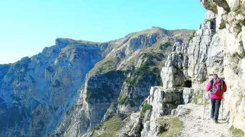 Cinquantacinque gallerie  verso il Pasubio attraversano la Storia