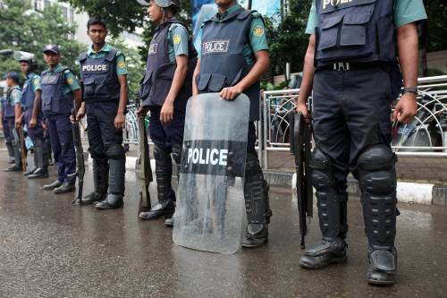 Bangladesh, docente vieta il velo integrale agli esami: ucciso a colpi di machete