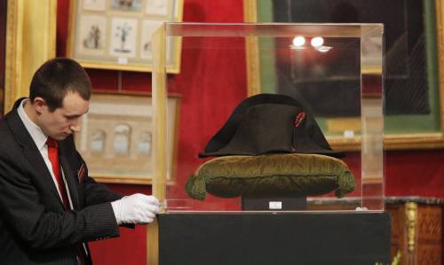 Il cappello di Napoleone venduto all'asta per 1,8 milioni di euro