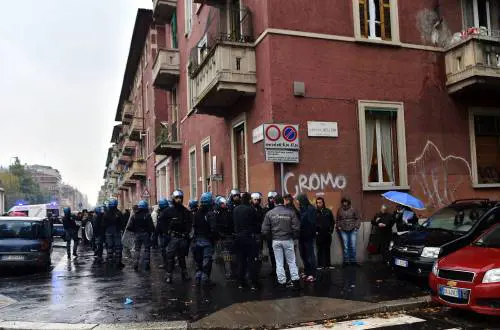Scontri durante lo sgombero