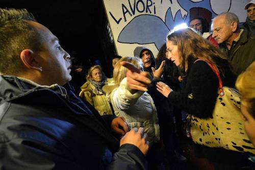 La protesta dilaga: Tor Sapienza caccia il M5S