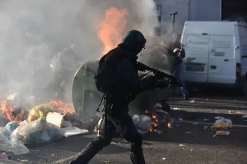 Sgombero di due centri sociali in via Ravenna, zona Corvetto