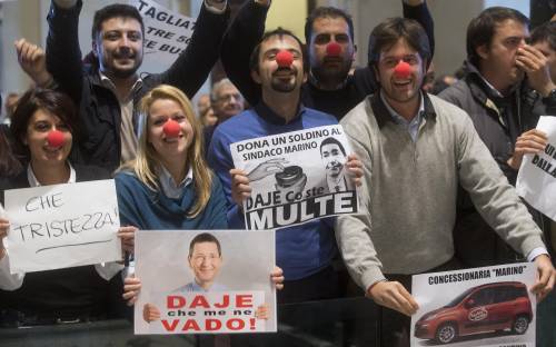 Il Campidoglio contro Marino: "Dimissioni, te ne devi andare"