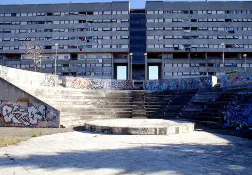 Corviale, picchiava la compagna e i figli piccoli: arrestato