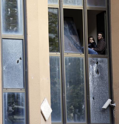 Due persone nella struttura di Tor Sapienza, danneggiata