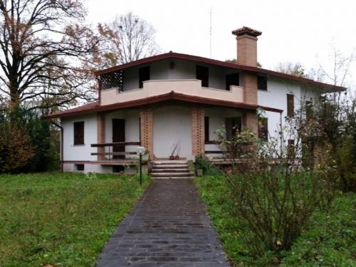 Occupano una villa presi e subito liberi Il giudice: «Bisognosi»