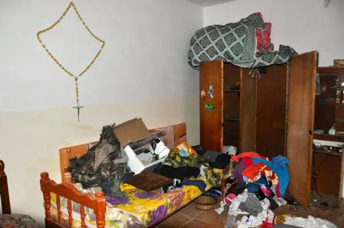 Casa cristiana saccheggiata nella cittadina fantasma di Telleskef a 30 chilometri da Mosul prima occupata dall'Isis e poi dai curdi
