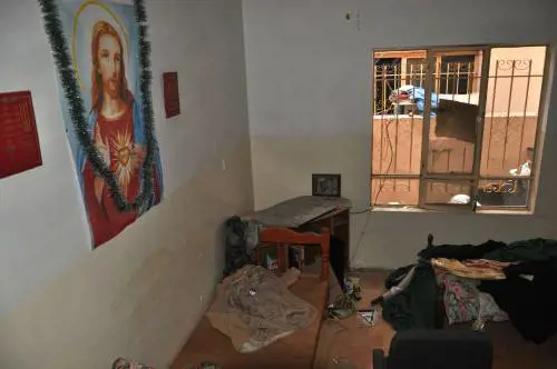 Casa cristiana saccheggiata nella cittadina fantasma di Telleskef a 30 chilometri da Mosul prima occupata dall'Isis e poi dai curdi