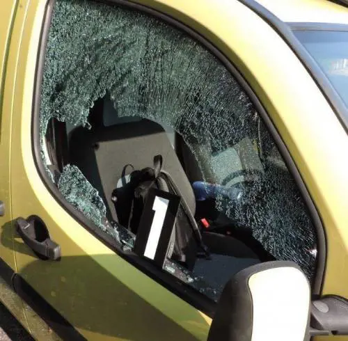 Spara all'idraulico amante della moglie