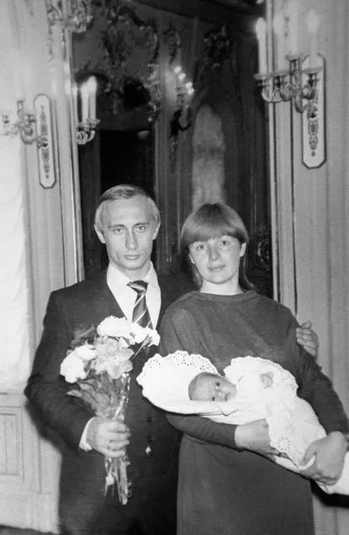 Basta privacy, Putin racconta casa Putin