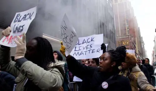 "Era un bullo ma non si dice" E i neri d'America si dividono