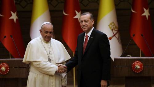 Francesco nella tana del lupo. Erdogan non dialoga e ringhia