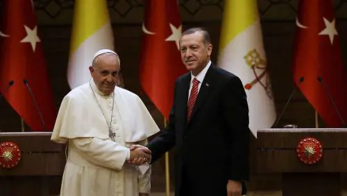 Francesco nella tana del lupo. Erdogan non dialoga e ringhia