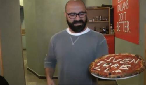 De Luca contro la Gabanelli: "Mangio la ‎pizza Sventurella‬ dedicata alla signora Sventurelli"