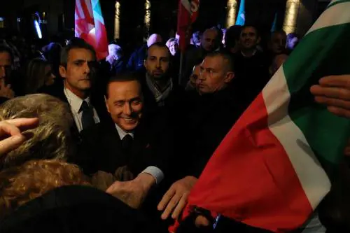 La ricetta del Cavaliere per uscire dal tunnel: tasse al 20% e due monete