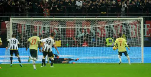 La Juve beffa il Torino al 93'. La Roma schianta l'Inter