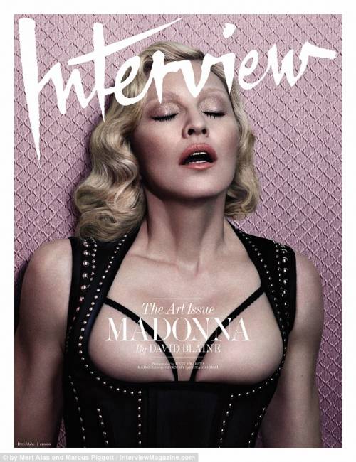 Madonna in topless su Interview: "Ho usato droga: solo un'illusione"