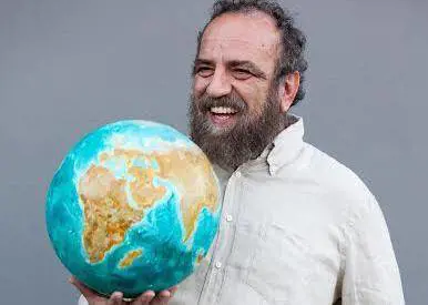 Giobbe: «Una risata seppellirà il pianeta»