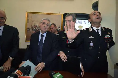 "Bustoni di soldi a tutti, anche a Rifondazione"