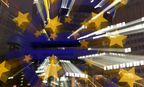Euro in picchiata, l'economista Rossi: "Svalutazione positiva, ma non parliamo di crescita"