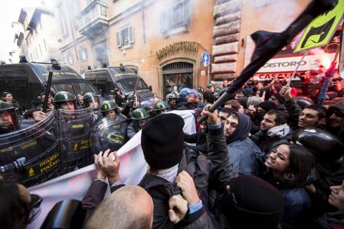 Corteo e tafferugli