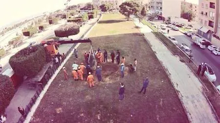 La rimozione della statua dei leoni a Tripoli (libyaherald.com)