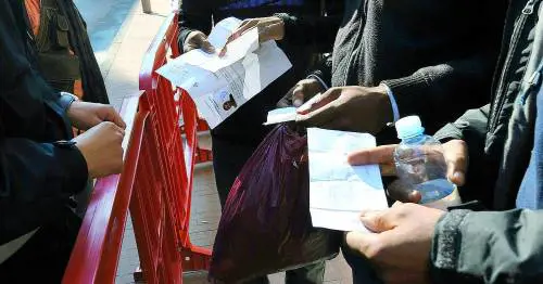 Permessi di soggiorno in vendita a mille euro: arrestati due poliziotti