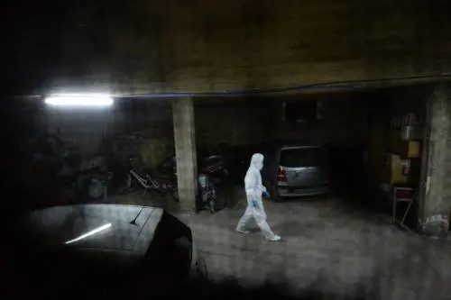 I rilievi della polizia scientifica nell'abitazione dei genitori di Loris Stival a Santa Croce Camerina