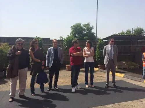 Simona Bonafè in visita alla coop di Buzzi